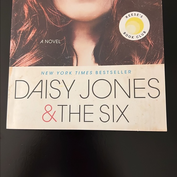 Daisy Jones & The Six by Taylor Jenkins Reid - Picture 3 of 6